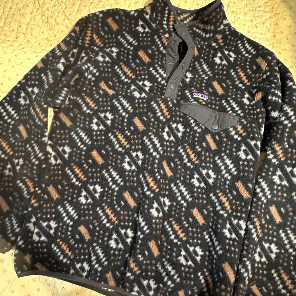 Patagonia Black and Tan Fleece Pullover